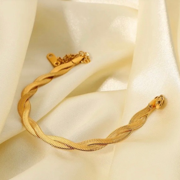 NWT Three-Layer Flat Snake Bone Chain18K Gold Plated Stainless Bracelet - Picture 5 of 7
